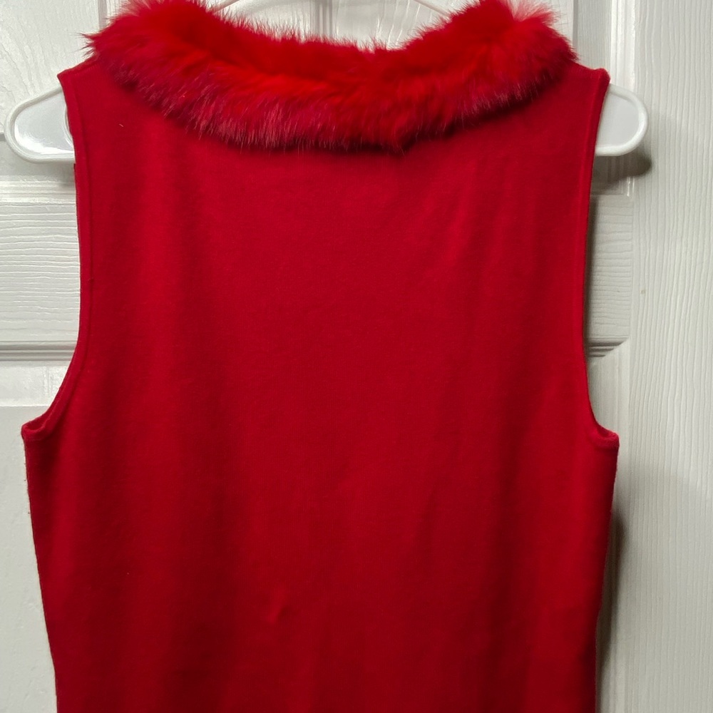 Michelle Nicole Women's XL sleeveless Blouse W/ Red Faux Fur Neck